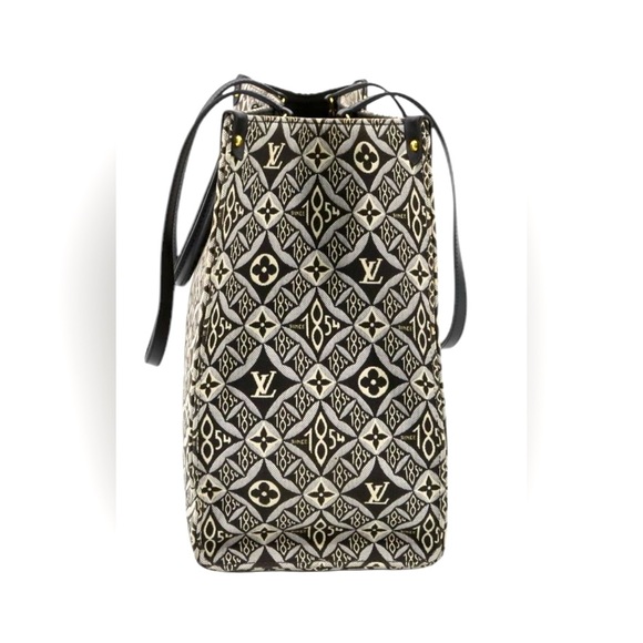 22-25 Louis Vuitton Ltd Ed OTG Since 1854 w/ Silver Zipper Detail Accessory - Picture 5 of 16